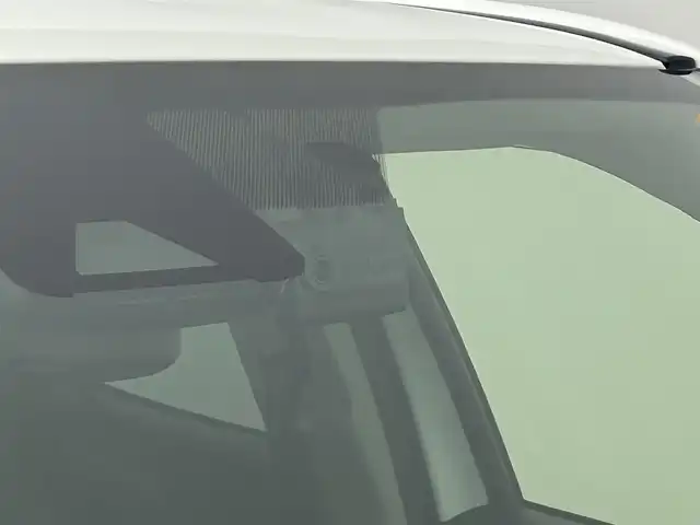 トヨタ ヤリスクロス ハイブリッド Z 道央・札幌 2022(令4)年 0.8万km ホワイトパールクリスタルシャイン ・４WD/・純正メモリナビ/・アラウンドビューモニター/・BT/USB/Miracast/・前後ドライブレコーダー/・ビルトインETC /・衝突軽減ブレーキ/・横滑り防止装置/・レーダークルーズコントロール/・レーンキープアシスト/・前後コーナーセンサー/・PCS/・PKSB/・RSA/・先行車発進告知/・オートブレーキホールド/・ドアバイザー/・LEDヘッドライト/・フォグ/・ヘッドライトレベライザー/・ミラーヒーター/・純正フロアマット/・ハーフレザーシート/・前席シートヒーター/・D席パワーシート/・保証書・取扱説明書