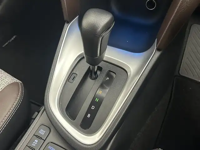 トヨタ ヤリスクロス ハイブリッド Z 道央・札幌 2022(令4)年 0.8万km ホワイトパールクリスタルシャイン ・４WD/・純正メモリナビ/・アラウンドビューモニター/・BT/USB/Miracast/・前後ドライブレコーダー/・ビルトインETC /・衝突軽減ブレーキ/・横滑り防止装置/・レーダークルーズコントロール/・レーンキープアシスト/・前後コーナーセンサー/・PCS/・PKSB/・RSA/・先行車発進告知/・オートブレーキホールド/・ドアバイザー/・LEDヘッドライト/・フォグ/・ヘッドライトレベライザー/・ミラーヒーター/・純正フロアマット/・ハーフレザーシート/・前席シートヒーター/・D席パワーシート/・保証書・取扱説明書