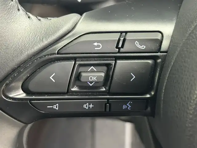 トヨタ ヤリスクロス ハイブリッド Z 道央・札幌 2022(令4)年 0.8万km ホワイトパールクリスタルシャイン ・４WD/・純正メモリナビ/・アラウンドビューモニター/・BT/USB/Miracast/・前後ドライブレコーダー/・ビルトインETC /・衝突軽減ブレーキ/・横滑り防止装置/・レーダークルーズコントロール/・レーンキープアシスト/・前後コーナーセンサー/・PCS/・PKSB/・RSA/・先行車発進告知/・オートブレーキホールド/・ドアバイザー/・LEDヘッドライト/・フォグ/・ヘッドライトレベライザー/・ミラーヒーター/・純正フロアマット/・ハーフレザーシート/・前席シートヒーター/・D席パワーシート/・保証書・取扱説明書