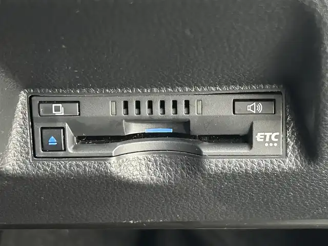 トヨタ ヤリスクロス ハイブリッド Z 道央・札幌 2022(令4)年 0.8万km ホワイトパールクリスタルシャイン ・４WD/・純正メモリナビ/・アラウンドビューモニター/・BT/USB/Miracast/・前後ドライブレコーダー/・ビルトインETC /・衝突軽減ブレーキ/・横滑り防止装置/・レーダークルーズコントロール/・レーンキープアシスト/・前後コーナーセンサー/・PCS/・PKSB/・RSA/・先行車発進告知/・オートブレーキホールド/・ドアバイザー/・LEDヘッドライト/・フォグ/・ヘッドライトレベライザー/・ミラーヒーター/・純正フロアマット/・ハーフレザーシート/・前席シートヒーター/・D席パワーシート/・保証書・取扱説明書