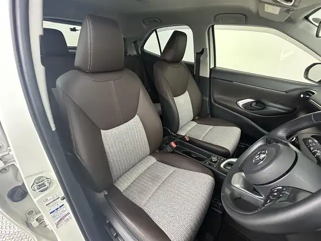 トヨタ ヤリスクロス ハイブリッド Z 道央・札幌 2022(令4)年 0.8万km ホワイトパールクリスタルシャイン ・４WD/・純正メモリナビ/・アラウンドビューモニター/・BT/USB/Miracast/・前後ドライブレコーダー/・ビルトインETC /・衝突軽減ブレーキ/・横滑り防止装置/・レーダークルーズコントロール/・レーンキープアシスト/・前後コーナーセンサー/・PCS/・PKSB/・RSA/・先行車発進告知/・オートブレーキホールド/・ドアバイザー/・LEDヘッドライト/・フォグ/・ヘッドライトレベライザー/・ミラーヒーター/・純正フロアマット/・ハーフレザーシート/・前席シートヒーター/・D席パワーシート/・保証書・取扱説明書