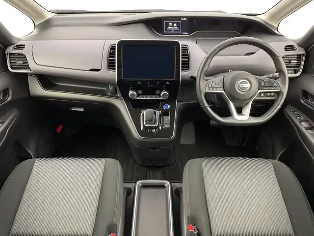 日産 セレナ e－パワー ハイウェイスター V 新潟県 2022(令4)年 4.2万km ブリリアントホワイトパール プロパイロット/純正メモリナビ【MM512D-L】/　フルセグTV/Bluetooth/CD/DVD/Blu-ray/セーフティパックA/・SRSカーテンエアバッグシステム&サイドエアバッグシステム/・踏み間違い衝突防止アシスト/・インテリジェントパーキングアシスト(駐車支援システム) /・標識検知機能/(進入禁止標識、最高速度標識、一時停止標識)/・インテリジェントアラウンドビューモニター/・インテリジェントDA(ふらつき警報)/・フロント&バックソナー/・ヒーター付ドアミラー/・ステアリングスイッチ/衝突被害軽減ブレーキ/レーンキープアシスト/レーダークルーズコントロール/ブラインドスポットモニター/両側パワースライドドア/純正フリップダウンモニター/ドライブレコーダー【DH5-D】/ビルトインETC