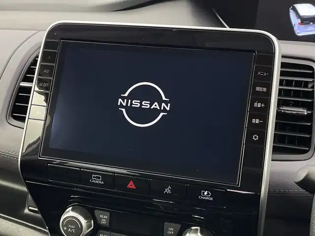 日産 セレナ e－パワー ハイウェイスター V 新潟県 2022(令4)年 4.2万km ブリリアントホワイトパール プロパイロット/純正メモリナビ【MM512D-L】/　フルセグTV/Bluetooth/CD/DVD/Blu-ray/セーフティパックA/・SRSカーテンエアバッグシステム&サイドエアバッグシステム/・踏み間違い衝突防止アシスト/・インテリジェントパーキングアシスト(駐車支援システム) /・標識検知機能/(進入禁止標識、最高速度標識、一時停止標識)/・インテリジェントアラウンドビューモニター/・インテリジェントDA(ふらつき警報)/・フロント&バックソナー/・ヒーター付ドアミラー/・ステアリングスイッチ/衝突被害軽減ブレーキ/レーンキープアシスト/レーダークルーズコントロール/ブラインドスポットモニター/両側パワースライドドア/純正フリップダウンモニター/ドライブレコーダー【DH5-D】/ビルトインETC