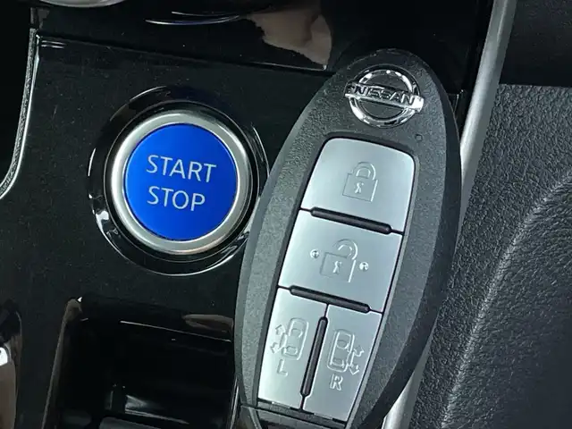 日産 セレナ e－パワー ハイウェイスター V 新潟県 2022(令4)年 4.2万km ブリリアントホワイトパール プロパイロット/純正メモリナビ【MM512D-L】/　フルセグTV/Bluetooth/CD/DVD/Blu-ray/セーフティパックA/・SRSカーテンエアバッグシステム&サイドエアバッグシステム/・踏み間違い衝突防止アシスト/・インテリジェントパーキングアシスト(駐車支援システム) /・標識検知機能/(進入禁止標識、最高速度標識、一時停止標識)/・インテリジェントアラウンドビューモニター/・インテリジェントDA(ふらつき警報)/・フロント&バックソナー/・ヒーター付ドアミラー/・ステアリングスイッチ/衝突被害軽減ブレーキ/レーンキープアシスト/レーダークルーズコントロール/ブラインドスポットモニター/両側パワースライドドア/純正フリップダウンモニター/ドライブレコーダー【DH5-D】/ビルトインETC