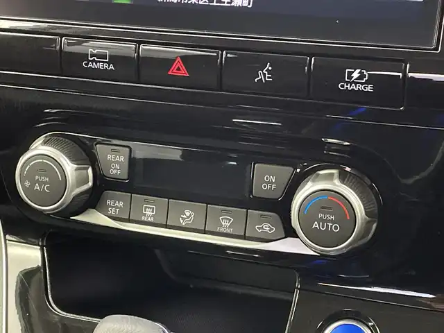 日産 セレナ e－パワー ハイウェイスター V 新潟県 2022(令4)年 4.2万km ブリリアントホワイトパール プロパイロット/純正メモリナビ【MM512D-L】/　フルセグTV/Bluetooth/CD/DVD/Blu-ray/セーフティパックA/・SRSカーテンエアバッグシステム&サイドエアバッグシステム/・踏み間違い衝突防止アシスト/・インテリジェントパーキングアシスト(駐車支援システム) /・標識検知機能/(進入禁止標識、最高速度標識、一時停止標識)/・インテリジェントアラウンドビューモニター/・インテリジェントDA(ふらつき警報)/・フロント&バックソナー/・ヒーター付ドアミラー/・ステアリングスイッチ/衝突被害軽減ブレーキ/レーンキープアシスト/レーダークルーズコントロール/ブラインドスポットモニター/両側パワースライドドア/純正フリップダウンモニター/ドライブレコーダー【DH5-D】/ビルトインETC