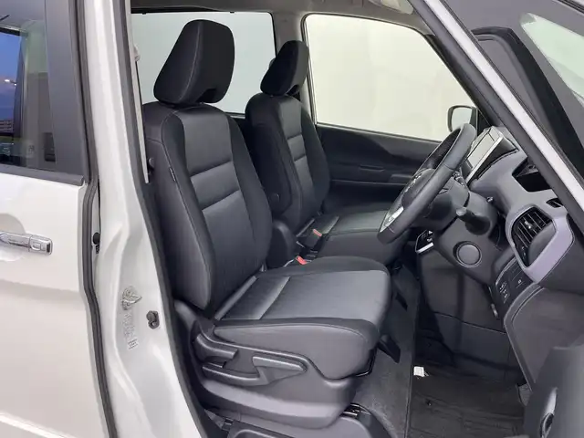 日産 セレナ e－パワー ハイウェイスター V 新潟県 2022(令4)年 4.2万km ブリリアントホワイトパール プロパイロット/純正メモリナビ【MM512D-L】/　フルセグTV/Bluetooth/CD/DVD/Blu-ray/セーフティパックA/・SRSカーテンエアバッグシステム&サイドエアバッグシステム/・踏み間違い衝突防止アシスト/・インテリジェントパーキングアシスト(駐車支援システム) /・標識検知機能/(進入禁止標識、最高速度標識、一時停止標識)/・インテリジェントアラウンドビューモニター/・インテリジェントDA(ふらつき警報)/・フロント&バックソナー/・ヒーター付ドアミラー/・ステアリングスイッチ/衝突被害軽減ブレーキ/レーンキープアシスト/レーダークルーズコントロール/ブラインドスポットモニター/両側パワースライドドア/純正フリップダウンモニター/ドライブレコーダー【DH5-D】/ビルトインETC