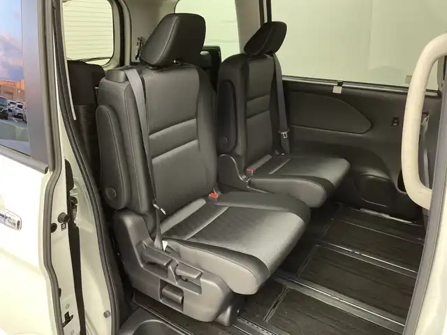 日産 セレナ e－パワー ハイウェイスター V 新潟県 2022(令4)年 4.2万km ブリリアントホワイトパール プロパイロット/純正メモリナビ【MM512D-L】/　フルセグTV/Bluetooth/CD/DVD/Blu-ray/セーフティパックA/・SRSカーテンエアバッグシステム&サイドエアバッグシステム/・踏み間違い衝突防止アシスト/・インテリジェントパーキングアシスト(駐車支援システム) /・標識検知機能/(進入禁止標識、最高速度標識、一時停止標識)/・インテリジェントアラウンドビューモニター/・インテリジェントDA(ふらつき警報)/・フロント&バックソナー/・ヒーター付ドアミラー/・ステアリングスイッチ/衝突被害軽減ブレーキ/レーンキープアシスト/レーダークルーズコントロール/ブラインドスポットモニター/両側パワースライドドア/純正フリップダウンモニター/ドライブレコーダー【DH5-D】/ビルトインETC