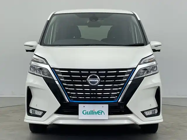 日産 セレナ e－パワー ハイウェイスター V 新潟県 2022(令4)年 4.2万km ブリリアントホワイトパール プロパイロット/純正メモリナビ【MM512D-L】/　フルセグTV/Bluetooth/CD/DVD/Blu-ray/セーフティパックA/・SRSカーテンエアバッグシステム&サイドエアバッグシステム/・踏み間違い衝突防止アシスト/・インテリジェントパーキングアシスト(駐車支援システム) /・標識検知機能/(進入禁止標識、最高速度標識、一時停止標識)/・インテリジェントアラウンドビューモニター/・インテリジェントDA(ふらつき警報)/・フロント&バックソナー/・ヒーター付ドアミラー/・ステアリングスイッチ/衝突被害軽減ブレーキ/レーンキープアシスト/レーダークルーズコントロール/ブラインドスポットモニター/両側パワースライドドア/純正フリップダウンモニター/ドライブレコーダー【DH5-D】/ビルトインETC