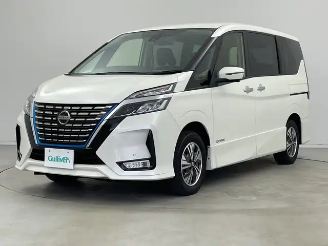 日産 セレナ e－パワー ハイウェイスター V 新潟県 2022(令4)年 4.2万km ブリリアントホワイトパール プロパイロット/純正メモリナビ【MM512D-L】/　フルセグTV/Bluetooth/CD/DVD/Blu-ray/セーフティパックA/・SRSカーテンエアバッグシステム&サイドエアバッグシステム/・踏み間違い衝突防止アシスト/・インテリジェントパーキングアシスト(駐車支援システム) /・標識検知機能/(進入禁止標識、最高速度標識、一時停止標識)/・インテリジェントアラウンドビューモニター/・インテリジェントDA(ふらつき警報)/・フロント&バックソナー/・ヒーター付ドアミラー/・ステアリングスイッチ/衝突被害軽減ブレーキ/レーンキープアシスト/レーダークルーズコントロール/ブラインドスポットモニター/両側パワースライドドア/純正フリップダウンモニター/ドライブレコーダー【DH5-D】/ビルトインETC