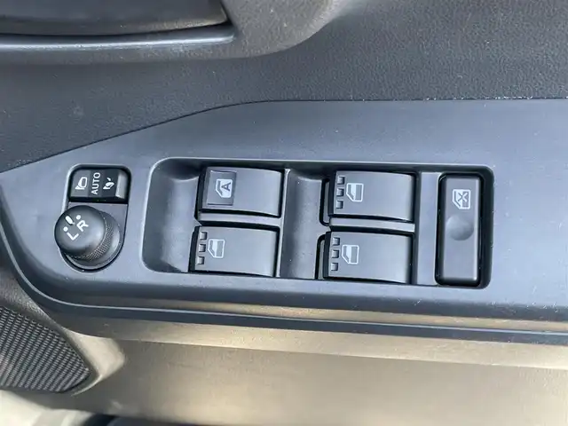 ダイハツ ウェイク L SA Ⅲ 山梨県 2018(平30)年 8.4万km ブラックマイカメタリック (株)IDOMが運営する【じしゃロン甲府店】の自社ローン専用車両になります。/こちらは現金またはオートローンご利用時の価格です。自社ローンご希望の方は別途その旨お申付け下さい/スマートアシストIII/衝突被害軽減ブレーキ/横滑り防止装置/アイドリングストップ/両側パワースライドドア/社外メモリーナビ（MDV-D305)/ワンセグTV/CD/SD/BTオーディオ/USB/バックカメラ/ステアリングリモコン/オートライト/オートマチックハイビーム/フォグランプ/新車時保証書/取扱説明書/ナビ取扱説明書