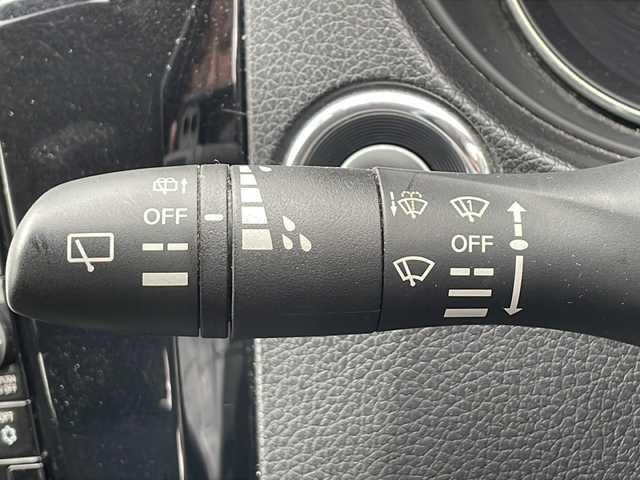 日産 エクストレイル 20X エマージェンシーブレーキ 香川県 2017(平29)年 6.3万km ブリリアントホワイトパール 純正7インチSDナビ/→フルセグ/CD/DVD/Bluetooth/AUX/バックカメラ/ハーフレザーシート/前席シートヒーター/エマージェンシーブレーキ/車線逸脱警報/踏み間違い防止アシスト/横滑り防止装置/LEDオートハイビーム/前後コーナーセンサー/純正17インチアルミ/革巻きステアリング/ステアリングリモコン/ビルトインETC/前方ドライブレコーダー/純正フロアマット/プッシュスタート/スマートキー/アイドリングストップ