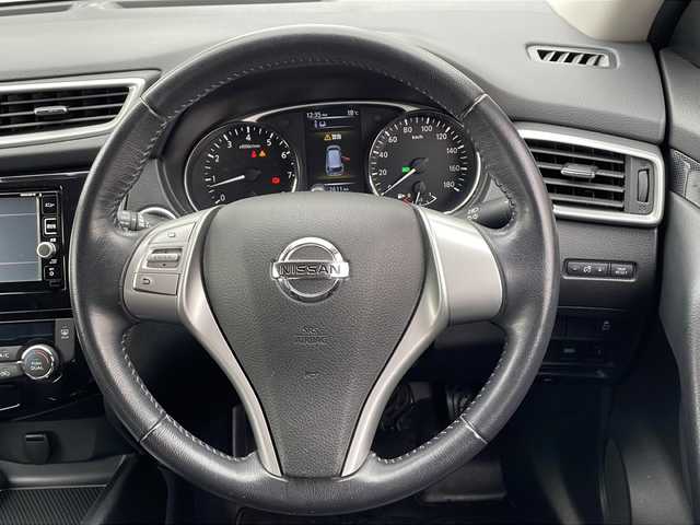 日産 エクストレイル 20X エマージェンシーブレーキ 香川県 2017(平29)年 6.3万km ブリリアントホワイトパール 純正7インチSDナビ/→フルセグ/CD/DVD/Bluetooth/AUX/バックカメラ/ハーフレザーシート/前席シートヒーター/エマージェンシーブレーキ/車線逸脱警報/踏み間違い防止アシスト/横滑り防止装置/LEDオートハイビーム/前後コーナーセンサー/純正17インチアルミ/革巻きステアリング/ステアリングリモコン/ビルトインETC/前方ドライブレコーダー/純正フロアマット/プッシュスタート/スマートキー/アイドリングストップ