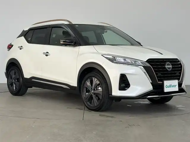 日産 キックス X 90周年記念車 愛知県 2024(令6)年 0.7万km ブリリアントホワイトパール ワンオーナー/純正ナビ/（Bluetooth/フルセグTV/USB/AM/FM/CD/DVD）/全方位カメラ/プロパイロット/ハーフレザー/ETC/ドラレコ/デジタルインナーミラー/純正フロアマット/シートヒーター/ステアリングヒーター/オートライト/オートマチックハイビーム/純正LEDライト/純正17インチAW/スマートキー/プッシュスタート/スペアキー