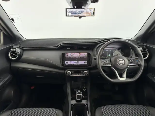日産 キックス X 90周年記念車 愛知県 2024(令6)年 0.7万km ブリリアントホワイトパール ワンオーナー/純正ナビ/（Bluetooth/フルセグTV/USB/AM/FM/CD/DVD）/全方位カメラ/プロパイロット/ハーフレザー/ETC/ドラレコ/デジタルインナーミラー/純正フロアマット/シートヒーター/ステアリングヒーター/オートライト/オートマチックハイビーム/純正LEDライト/純正17インチAW/スマートキー/プッシュスタート/スペアキー