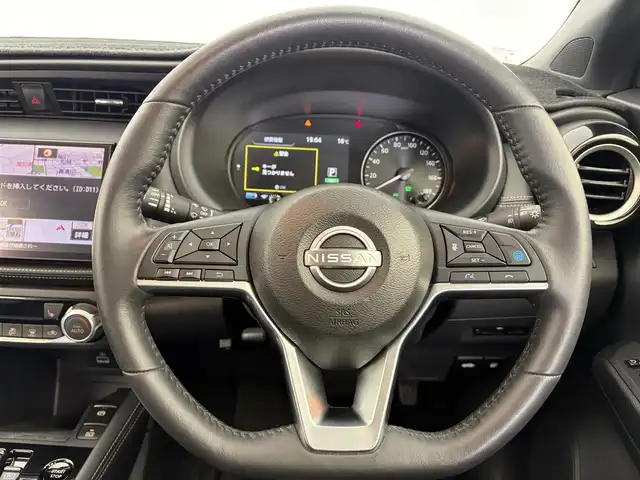 日産 キックス X 90周年記念車 愛知県 2024(令6)年 0.7万km ブリリアントホワイトパール ワンオーナー/純正ナビ/（Bluetooth/フルセグTV/USB/AM/FM/CD/DVD）/全方位カメラ/プロパイロット/ハーフレザー/ETC/ドラレコ/デジタルインナーミラー/純正フロアマット/シートヒーター/ステアリングヒーター/オートライト/オートマチックハイビーム/純正LEDライト/純正17インチAW/スマートキー/プッシュスタート/スペアキー