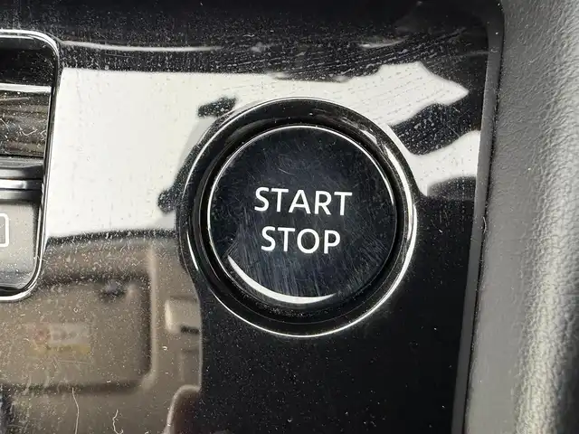 日産 キックス X 90周年記念車 愛知県 2024(令6)年 0.7万km ブリリアントホワイトパール ワンオーナー/純正ナビ/（Bluetooth/フルセグTV/USB/AM/FM/CD/DVD）/全方位カメラ/プロパイロット/ハーフレザー/ETC/ドラレコ/デジタルインナーミラー/純正フロアマット/シートヒーター/ステアリングヒーター/オートライト/オートマチックハイビーム/純正LEDライト/純正17インチAW/スマートキー/プッシュスタート/スペアキー