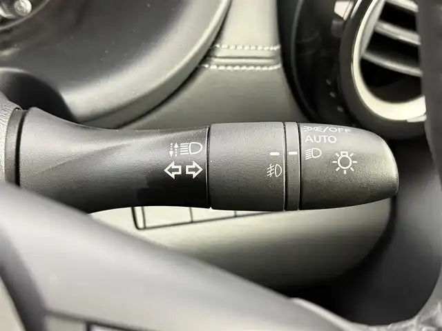 日産 キックス X 90周年記念車 愛知県 2024(令6)年 0.7万km ブリリアントホワイトパール ワンオーナー/純正ナビ/（Bluetooth/フルセグTV/USB/AM/FM/CD/DVD）/全方位カメラ/プロパイロット/ハーフレザー/ETC/ドラレコ/デジタルインナーミラー/純正フロアマット/シートヒーター/ステアリングヒーター/オートライト/オートマチックハイビーム/純正LEDライト/純正17インチAW/スマートキー/プッシュスタート/スペアキー