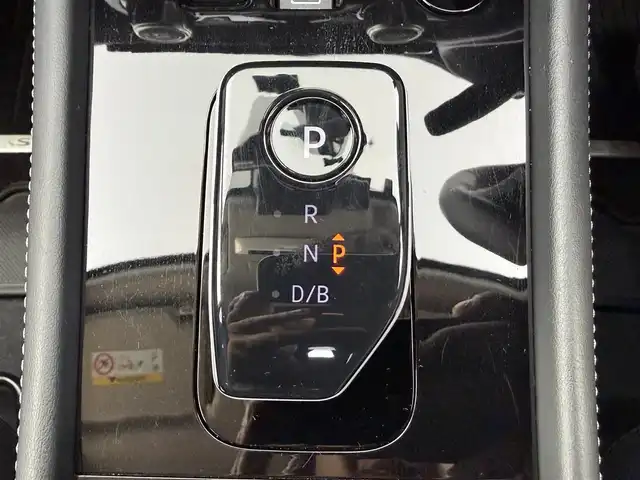 日産 キックス X 90周年記念車 愛知県 2024(令6)年 0.7万km ブリリアントホワイトパール ワンオーナー/純正ナビ/（Bluetooth/フルセグTV/USB/AM/FM/CD/DVD）/全方位カメラ/プロパイロット/ハーフレザー/ETC/ドラレコ/デジタルインナーミラー/純正フロアマット/シートヒーター/ステアリングヒーター/オートライト/オートマチックハイビーム/純正LEDライト/純正17インチAW/スマートキー/プッシュスタート/スペアキー