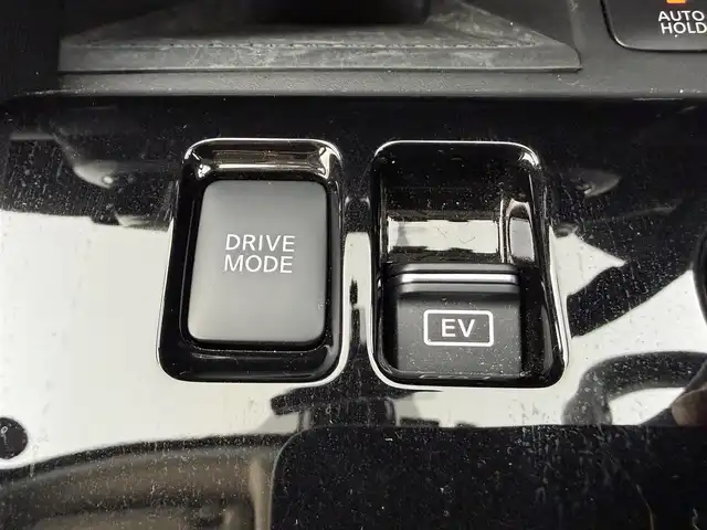 日産 キックス X 90周年記念車 愛知県 2024(令6)年 0.7万km ブリリアントホワイトパール ワンオーナー/純正ナビ/（Bluetooth/フルセグTV/USB/AM/FM/CD/DVD）/全方位カメラ/プロパイロット/ハーフレザー/ETC/ドラレコ/デジタルインナーミラー/純正フロアマット/シートヒーター/ステアリングヒーター/オートライト/オートマチックハイビーム/純正LEDライト/純正17インチAW/スマートキー/プッシュスタート/スペアキー