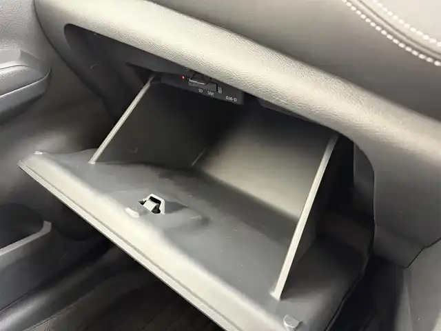 日産 キックス X 90周年記念車 愛知県 2024(令6)年 0.7万km ブリリアントホワイトパール ワンオーナー/純正ナビ/（Bluetooth/フルセグTV/USB/AM/FM/CD/DVD）/全方位カメラ/プロパイロット/ハーフレザー/ETC/ドラレコ/デジタルインナーミラー/純正フロアマット/シートヒーター/ステアリングヒーター/オートライト/オートマチックハイビーム/純正LEDライト/純正17インチAW/スマートキー/プッシュスタート/スペアキー