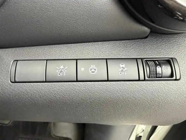 日産 キックス X 90周年記念車 愛知県 2024(令6)年 0.7万km ブリリアントホワイトパール ワンオーナー/純正ナビ/（Bluetooth/フルセグTV/USB/AM/FM/CD/DVD）/全方位カメラ/プロパイロット/ハーフレザー/ETC/ドラレコ/デジタルインナーミラー/純正フロアマット/シートヒーター/ステアリングヒーター/オートライト/オートマチックハイビーム/純正LEDライト/純正17インチAW/スマートキー/プッシュスタート/スペアキー