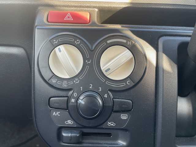 スズキ アルト L 静岡県 2018(平30)年 2.8万km スペリアホワイト ●社外ナビ/（ワンセグ/CD/AUX）/(CN-E2042)/●バックカメラ/●レーダーブレーキサポート/●前後コーナーセンサー/●アイドリングストップ/●運転席シートヒーター/●LEDヘッドライト/●純正フロアマット/●前方ドライブレコーダー/●ISOFIX/●レベライザー/●純正ホイールカバー/●ダブルSRS+ABS