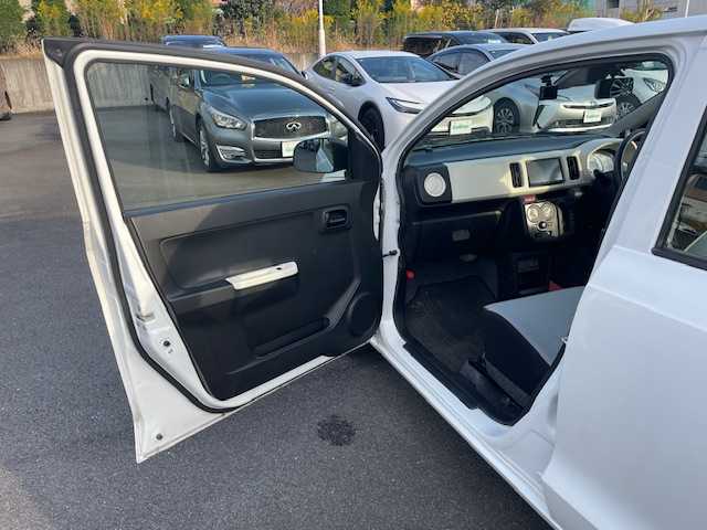 スズキ アルト L 静岡県 2018(平30)年 2.8万km スペリアホワイト ●社外ナビ/（ワンセグ/CD/AUX）/(CN-E2042)/●バックカメラ/●レーダーブレーキサポート/●前後コーナーセンサー/●アイドリングストップ/●運転席シートヒーター/●LEDヘッドライト/●純正フロアマット/●前方ドライブレコーダー/●ISOFIX/●レベライザー/●純正ホイールカバー/●ダブルSRS+ABS