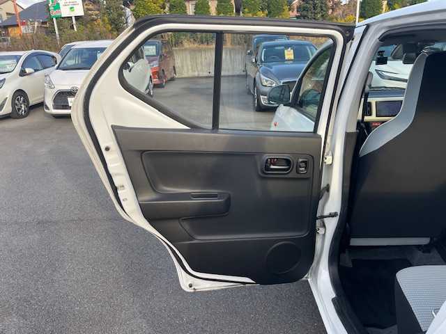 スズキ アルト L 静岡県 2018(平30)年 2.8万km スペリアホワイト ●社外ナビ/（ワンセグ/CD/AUX）/(CN-E2042)/●バックカメラ/●レーダーブレーキサポート/●前後コーナーセンサー/●アイドリングストップ/●運転席シートヒーター/●LEDヘッドライト/●純正フロアマット/●前方ドライブレコーダー/●ISOFIX/●レベライザー/●純正ホイールカバー/●ダブルSRS+ABS