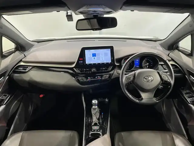 トヨタ Ｃ－ＨＲ G 愛知県 2019(平31)年 7.4万km ホワイトパールクリスタルシャイン 純正９インチナビ(NSZT-Y68T)/(AM/FM/DISC/フルセグTV/SD/Bluetooth/USB/HDMI)/トヨタセーフティセンス　/　　-衝突軽減ブレーキ　/　　-レーダークルーズコントロール　/　　-レーンディパーチャーアラート/　　-オートマチックハイビーム/ブラインドスポットモニター　/シートヒーター　/ビルトインＥＴＣ　/ＬＥＤヘッドライト/LEDフォグランプ　/ドライブレコーダー　/クリアランスソナー/HDMI端子/アクセサリーソケット/プッシュスタート/　　-スマートキー/純正フロアマット/純正18インチAW