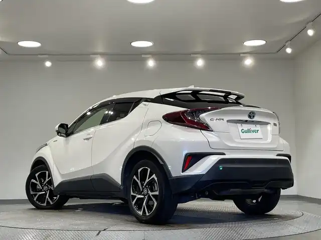 トヨタ Ｃ－ＨＲ G 愛知県 2019(平31)年 7.4万km ホワイトパールクリスタルシャイン 純正９インチナビ(NSZT-Y68T)/(AM/FM/DISC/フルセグTV/SD/Bluetooth/USB/HDMI)/トヨタセーフティセンス　/　　-衝突軽減ブレーキ　/　　-レーダークルーズコントロール　/　　-レーンディパーチャーアラート/　　-オートマチックハイビーム/ブラインドスポットモニター　/シートヒーター　/ビルトインＥＴＣ　/ＬＥＤヘッドライト/LEDフォグランプ　/ドライブレコーダー　/クリアランスソナー/HDMI端子/アクセサリーソケット/プッシュスタート/　　-スマートキー/純正フロアマット/純正18インチAW