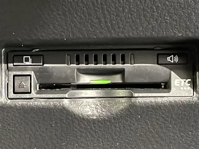 トヨタ Ｃ－ＨＲ G 愛知県 2019(平31)年 7.4万km ホワイトパールクリスタルシャイン 純正９インチナビ(NSZT-Y68T)/(AM/FM/DISC/フルセグTV/SD/Bluetooth/USB/HDMI)/トヨタセーフティセンス　/　　-衝突軽減ブレーキ　/　　-レーダークルーズコントロール　/　　-レーンディパーチャーアラート/　　-オートマチックハイビーム/ブラインドスポットモニター　/シートヒーター　/ビルトインＥＴＣ　/ＬＥＤヘッドライト/LEDフォグランプ　/ドライブレコーダー　/クリアランスソナー/HDMI端子/アクセサリーソケット/プッシュスタート/　　-スマートキー/純正フロアマット/純正18インチAW