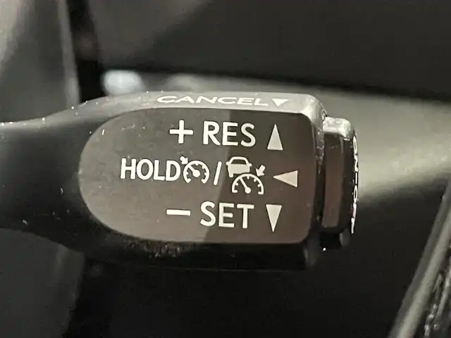 トヨタ Ｃ－ＨＲ G 愛知県 2019(平31)年 7.4万km ホワイトパールクリスタルシャイン 純正９インチナビ(NSZT-Y68T)/(AM/FM/DISC/フルセグTV/SD/Bluetooth/USB/HDMI)/トヨタセーフティセンス　/　　-衝突軽減ブレーキ　/　　-レーダークルーズコントロール　/　　-レーンディパーチャーアラート/　　-オートマチックハイビーム/ブラインドスポットモニター　/シートヒーター　/ビルトインＥＴＣ　/ＬＥＤヘッドライト/LEDフォグランプ　/ドライブレコーダー　/クリアランスソナー/HDMI端子/アクセサリーソケット/プッシュスタート/　　-スマートキー/純正フロアマット/純正18インチAW