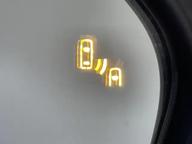 トヨタ Ｃ－ＨＲ G 愛知県 2019(平31)年 7.4万km ホワイトパールクリスタルシャイン 純正９インチナビ(NSZT-Y68T)/(AM/FM/DISC/フルセグTV/SD/Bluetooth/USB/HDMI)/トヨタセーフティセンス　/　　-衝突軽減ブレーキ　/　　-レーダークルーズコントロール　/　　-レーンディパーチャーアラート/　　-オートマチックハイビーム/ブラインドスポットモニター　/シートヒーター　/ビルトインＥＴＣ　/ＬＥＤヘッドライト/LEDフォグランプ　/ドライブレコーダー　/クリアランスソナー/HDMI端子/アクセサリーソケット/プッシュスタート/　　-スマートキー/純正フロアマット/純正18インチAW