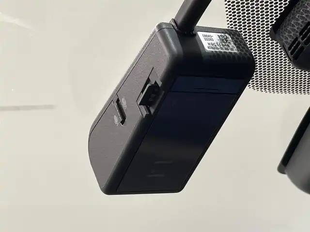 トヨタ Ｃ－ＨＲ G 愛知県 2019(平31)年 7.4万km ホワイトパールクリスタルシャイン 純正９インチナビ(NSZT-Y68T)/(AM/FM/DISC/フルセグTV/SD/Bluetooth/USB/HDMI)/トヨタセーフティセンス　/　　-衝突軽減ブレーキ　/　　-レーダークルーズコントロール　/　　-レーンディパーチャーアラート/　　-オートマチックハイビーム/ブラインドスポットモニター　/シートヒーター　/ビルトインＥＴＣ　/ＬＥＤヘッドライト/LEDフォグランプ　/ドライブレコーダー　/クリアランスソナー/HDMI端子/アクセサリーソケット/プッシュスタート/　　-スマートキー/純正フロアマット/純正18インチAW