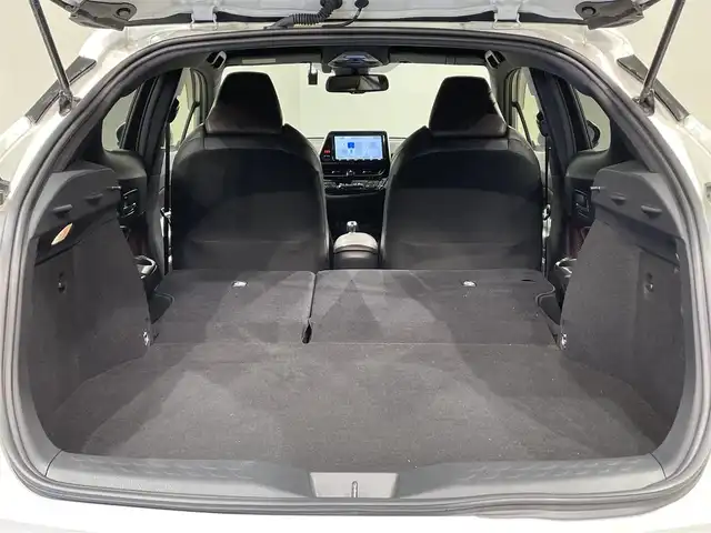 トヨタ Ｃ－ＨＲ G 愛知県 2019(平31)年 7.4万km ホワイトパールクリスタルシャイン 純正９インチナビ(NSZT-Y68T)/(AM/FM/DISC/フルセグTV/SD/Bluetooth/USB/HDMI)/トヨタセーフティセンス　/　　-衝突軽減ブレーキ　/　　-レーダークルーズコントロール　/　　-レーンディパーチャーアラート/　　-オートマチックハイビーム/ブラインドスポットモニター　/シートヒーター　/ビルトインＥＴＣ　/ＬＥＤヘッドライト/LEDフォグランプ　/ドライブレコーダー　/クリアランスソナー/HDMI端子/アクセサリーソケット/プッシュスタート/　　-スマートキー/純正フロアマット/純正18インチAW