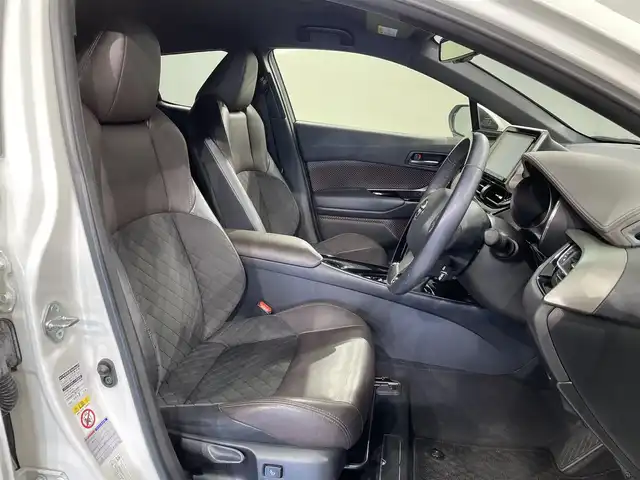 トヨタ Ｃ－ＨＲ G 愛知県 2019(平31)年 7.4万km ホワイトパールクリスタルシャイン 純正９インチナビ(NSZT-Y68T)/(AM/FM/DISC/フルセグTV/SD/Bluetooth/USB/HDMI)/トヨタセーフティセンス　/　　-衝突軽減ブレーキ　/　　-レーダークルーズコントロール　/　　-レーンディパーチャーアラート/　　-オートマチックハイビーム/ブラインドスポットモニター　/シートヒーター　/ビルトインＥＴＣ　/ＬＥＤヘッドライト/LEDフォグランプ　/ドライブレコーダー　/クリアランスソナー/HDMI端子/アクセサリーソケット/プッシュスタート/　　-スマートキー/純正フロアマット/純正18インチAW