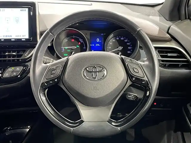 トヨタ Ｃ－ＨＲ G 愛知県 2019(平31)年 7.4万km ホワイトパールクリスタルシャイン 純正９インチナビ(NSZT-Y68T)/(AM/FM/DISC/フルセグTV/SD/Bluetooth/USB/HDMI)/トヨタセーフティセンス　/　　-衝突軽減ブレーキ　/　　-レーダークルーズコントロール　/　　-レーンディパーチャーアラート/　　-オートマチックハイビーム/ブラインドスポットモニター　/シートヒーター　/ビルトインＥＴＣ　/ＬＥＤヘッドライト/LEDフォグランプ　/ドライブレコーダー　/クリアランスソナー/HDMI端子/アクセサリーソケット/プッシュスタート/　　-スマートキー/純正フロアマット/純正18インチAW
