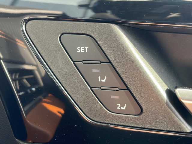 三菱 アウトランダー ＰＨＥＶ P 愛知県 2022(令4)年 2万km ホワイトダイヤモンド マイパイロット/衝突被害軽減ブレーキ/プレミアムサウンド/純正９インチディスプレイオーディオ/全方位カメラ/サンルーフ/レーダークルーズコントロール/電動リアゲート/シートヒーター/フルセグTV/Bluetooth/バックカメラ/パワーシート/ヘッドアップディスプレイ/コーナーセンサー/純正アルミホイール/ルーフレール/ETC2.0/ブラインドスポットモニター/LEDヘッドライト/パドルシフト/ステアリングヒーター/リアオートエアコン/ダウンヒルアシストコントロール/置くだけ充電器/ステアリングスイッチ/スマートキー/プッシュスタート