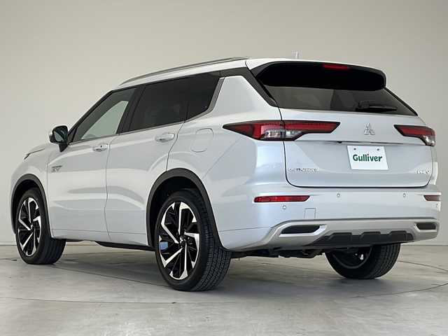 三菱 アウトランダー ＰＨＥＶ P 愛知県 2022(令4)年 2万km ホワイトダイヤモンド マイパイロット/衝突被害軽減ブレーキ/プレミアムサウンド/純正９インチディスプレイオーディオ/全方位カメラ/サンルーフ/レーダークルーズコントロール/電動リアゲート/シートヒーター/フルセグTV/Bluetooth/バックカメラ/パワーシート/ヘッドアップディスプレイ/コーナーセンサー/純正アルミホイール/ルーフレール/ETC2.0/ブラインドスポットモニター/LEDヘッドライト/パドルシフト/ステアリングヒーター/リアオートエアコン/ダウンヒルアシストコントロール/置くだけ充電器/ステアリングスイッチ/スマートキー/プッシュスタート