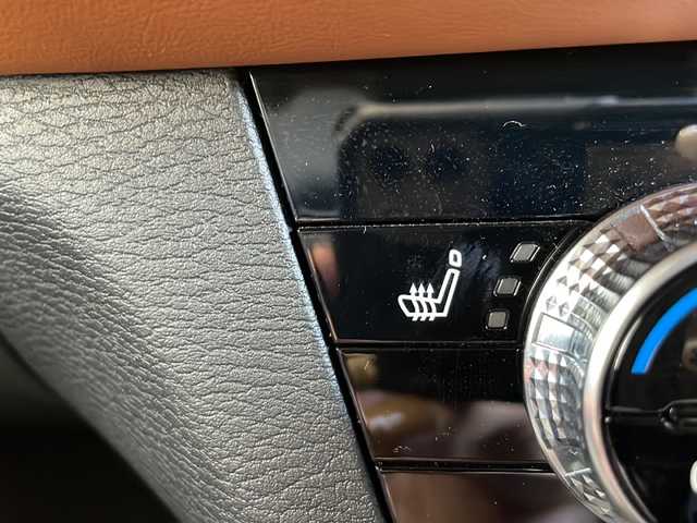 三菱 アウトランダー ＰＨＥＶ P 愛知県 2022(令4)年 2万km ホワイトダイヤモンド マイパイロット/衝突被害軽減ブレーキ/プレミアムサウンド/純正９インチディスプレイオーディオ/全方位カメラ/サンルーフ/レーダークルーズコントロール/電動リアゲート/シートヒーター/フルセグTV/Bluetooth/バックカメラ/パワーシート/ヘッドアップディスプレイ/コーナーセンサー/純正アルミホイール/ルーフレール/ETC2.0/ブラインドスポットモニター/LEDヘッドライト/パドルシフト/ステアリングヒーター/リアオートエアコン/ダウンヒルアシストコントロール/置くだけ充電器/ステアリングスイッチ/スマートキー/プッシュスタート