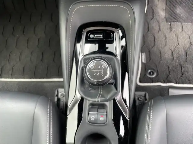 トヨタ カローラツーリング ダブルバイビー 愛知県 2019(令1)年 3.4万km ホワイトパールクリスタルシャイン ６F/ワンオーナー/ディスプレイオーディオ/ナビ/BT/バックカメラ/スマートキー２/ビルトインETC/ハーフレザー/プリクラッシュ/レーダークルーズ/レーンキープ/オートハイビーム/ドラレコ/クリアランスソナー/オートホールド/取説/保証書