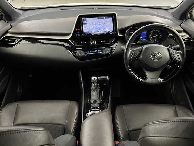 トヨタ Ｃ－ＨＲ G 愛知県 2017(平29)年 8.8万km ホワイトパールクリスタルシャイン 純正9型ナビ/【Bluetooth　CD DVD フルセグ　品番：NSZT-Y66T】/モデリスタエアロ【フル】/ビルトインETC /バックカメラ/トヨタセーフティセンス/・衝突軽減ブレーキ/・レーンキープアシスト/・オートマチックハイビーム/レーダークルーズコントロール/ブラインドスポットモニター/ブレーキホールド/前後コーナーセンサー/LEDヘッドライト/フォグランプ/オートライト/ハーフレザーシート/前席シートヒーター/純正フロアマット/禁煙車