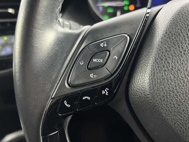 トヨタ Ｃ－ＨＲ G 愛知県 2017(平29)年 8.8万km ホワイトパールクリスタルシャイン 純正9型ナビ/【Bluetooth　CD DVD フルセグ　品番：NSZT-Y66T】/モデリスタエアロ【フル】/ビルトインETC /バックカメラ/トヨタセーフティセンス/・衝突軽減ブレーキ/・レーンキープアシスト/・オートマチックハイビーム/レーダークルーズコントロール/ブラインドスポットモニター/ブレーキホールド/前後コーナーセンサー/LEDヘッドライト/フォグランプ/オートライト/ハーフレザーシート/前席シートヒーター/純正フロアマット/禁煙車