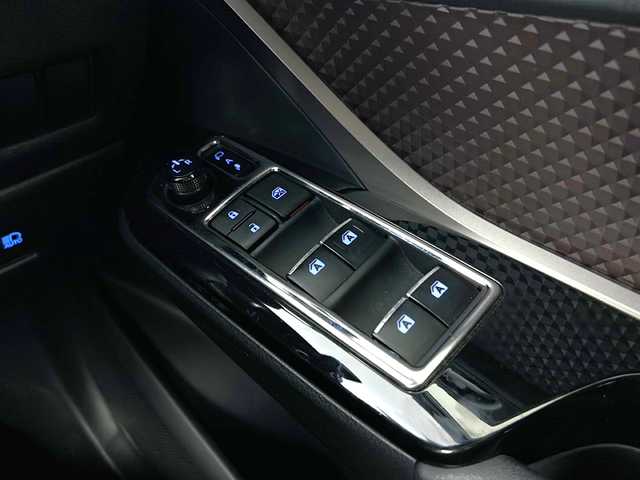 トヨタ Ｃ－ＨＲ G 愛知県 2017(平29)年 8.8万km ホワイトパールクリスタルシャイン 純正9型ナビ/【Bluetooth　CD DVD フルセグ　品番：NSZT-Y66T】/モデリスタエアロ【フル】/ビルトインETC /バックカメラ/トヨタセーフティセンス/・衝突軽減ブレーキ/・レーンキープアシスト/・オートマチックハイビーム/レーダークルーズコントロール/ブラインドスポットモニター/ブレーキホールド/前後コーナーセンサー/LEDヘッドライト/フォグランプ/オートライト/ハーフレザーシート/前席シートヒーター/純正フロアマット/禁煙車
