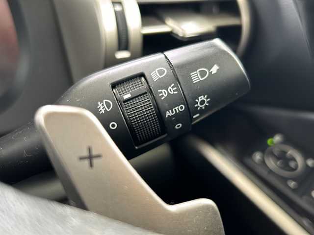 レクサス ＩＳ 200t バージョンL 鳥取県 2016(平28)年 5.7万km ソニッククォーツ スマートキーx2個/ブラックレザーシート/プリクラッシュセーフティ/ブラインドスポットモニタリング/レーダークルーズコントロール/レーンデパーチャーアラート/インテリジェントソナー/前後ドライブレコーダー/メーカーナビゲーション/フルセグ・Bluetooth/ブルーレイ再生可能/バックカメラ/前席パワーシート（Dメモリ）/エアーシート（ヒーター）/テレスコピックステアリング/オートリトラクトミラー/オートワイパー/オートライト/オートサンシェード/ビルトインETC/保証書・取説
