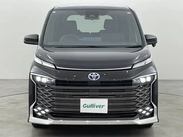 トヨタ ヴォクシー ハイブリッド S－Z 福岡県 2023(令5)年 1.4万km グリッターブラックガラスフレーク ワンオーナー　/後席モニター　/純正１０．５型ＤＡナビ　/バックカメラ　/ＥＴＣ２．０　/ＡＣＣ　/コーナーセンサー　/快適利便パッケージ　/衝突被害軽減ブレーキ　/レーンキープ　/両側電動スライドドア　/シートヒーター/パワーリアゲート