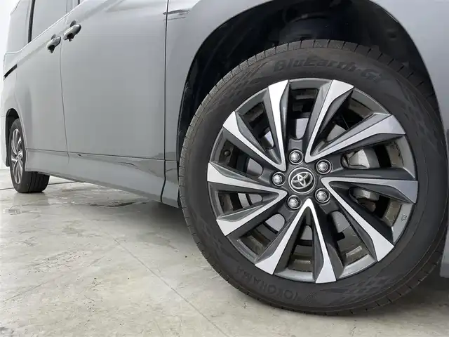 トヨタ ヴォクシー ハイブリッド S－Z 福岡県 2023(令5)年 1.4万km グリッターブラックガラスフレーク ワンオーナー　/後席モニター　/純正１０．５型ＤＡナビ　/バックカメラ　/ＥＴＣ２．０　/ＡＣＣ　/コーナーセンサー　/快適利便パッケージ　/衝突被害軽減ブレーキ　/レーンキープ　/両側電動スライドドア　/シートヒーター/パワーリアゲート
