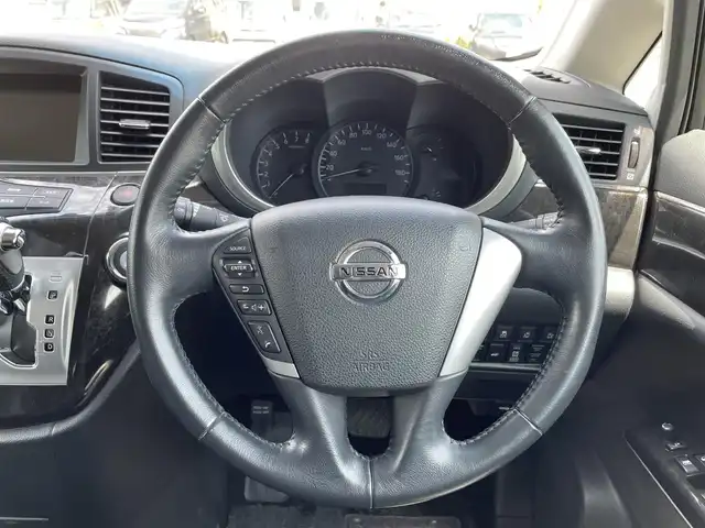 日産 エルグランド ライダー ブラックライン黒本革シート 道央・札幌 2012(平24)年 7.8万km ファントムブラック 登録時走行距離 77976km/　4　W　D　/寒冷地仕様/メーカーOPナビ/(AM/FM/CD/DVD/HDD/AUX)/フルセグTV/バックカメラ/サイドカメラ/全方位カメラ/ETC/純正エンジンスターター/前方ドライブレコーダー/両側パワースライドドア/パワーバックドア/黒本革シート/シートヒーター/運転席パワーシート/シートメモリ/ステアリングスイッチ連動/TEIN車高調/WORK20インチ装着/純正フロントスポイラー/純正リアルーフスポイラー/ライダー純正マフラー/ライダー純正ドアバイザー/純正フロアマット/AC100V/オーテック18インチ付冬タイヤ積み込み/225/55R18 2017年製 8mm