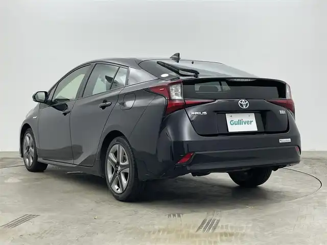 トヨタ プリウス S ツーリングセレクション 岡山県 2019(平31)年 4.8万km アティチュードブラックマイカ 社外7インチSDナビ/（CD/DVD/フルセグ/BT)/衝突軽減ブレーキ/レーダークルーズコントロール/ビルトインETC/D/N席シートヒーター/LEDヘッドライト/バックカメラ/コーナーセンサー/オートハイビーム/プッシュスタート/スマートキー/スペアキー/アイドリングストップ/ミュージックサーバー/純正フロアマット/純正17インチアルミホイール