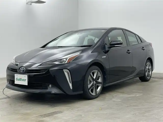 トヨタ プリウス S ツーリングセレクション 岡山県 2019(平31)年 4.8万km アティチュードブラックマイカ 社外7インチSDナビ/（CD/DVD/フルセグ/BT)/衝突軽減ブレーキ/レーダークルーズコントロール/ビルトインETC/D/N席シートヒーター/LEDヘッドライト/バックカメラ/コーナーセンサー/オートハイビーム/プッシュスタート/スマートキー/スペアキー/アイドリングストップ/ミュージックサーバー/純正フロアマット/純正17インチアルミホイール